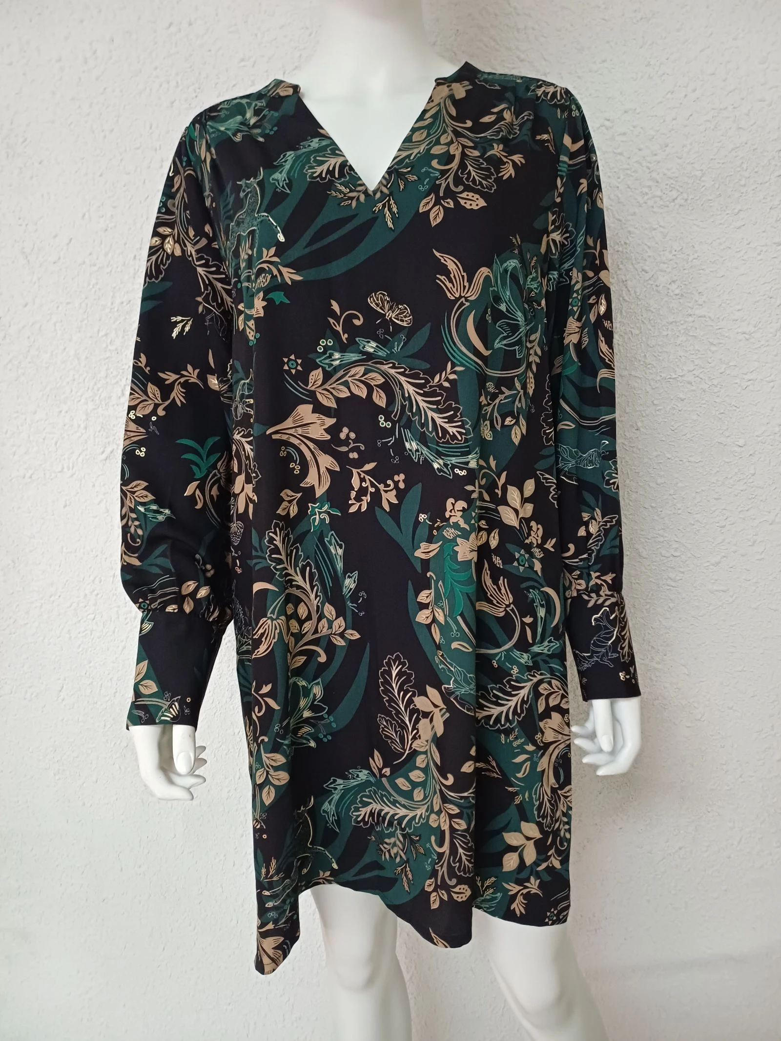 Robe cache-cache fluide et confortable taille 38/40 couleur noir à motif